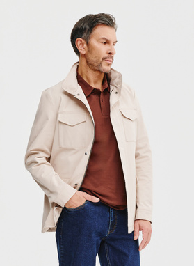 Wiosenna kurtka w kolorze beżowym