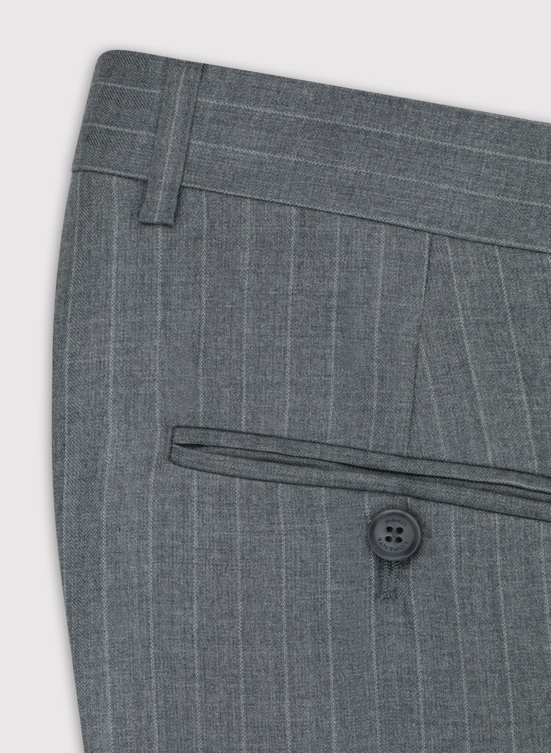 Dwuczęściowy garnitur męski w prążek