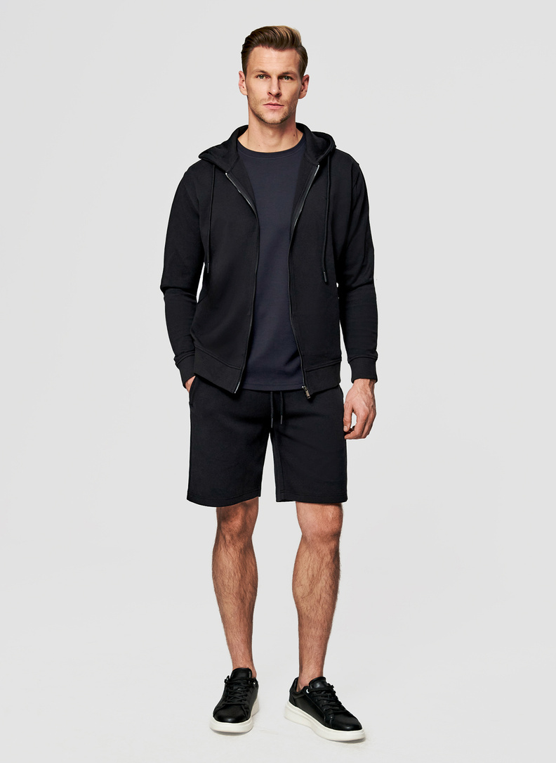 Czarne szorty dresowe