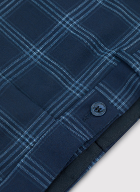 Granatowy garnitur męski w niebieską kratę