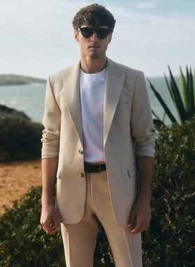 Beżowy garnitur męski w prążek