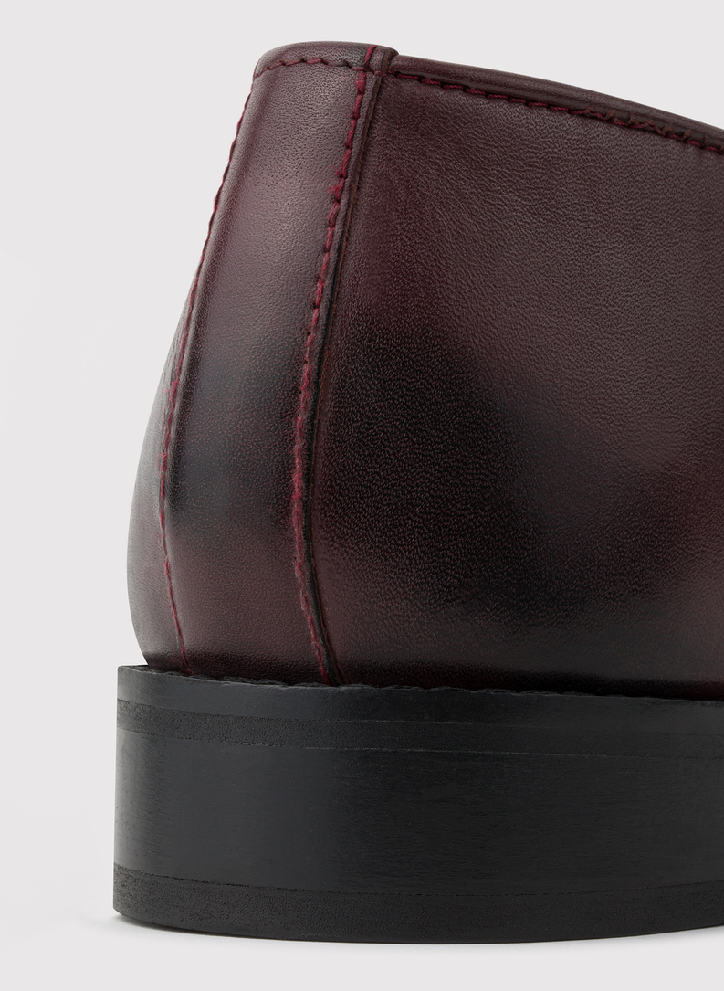 Bordowe loafersy męskie z frędzlami