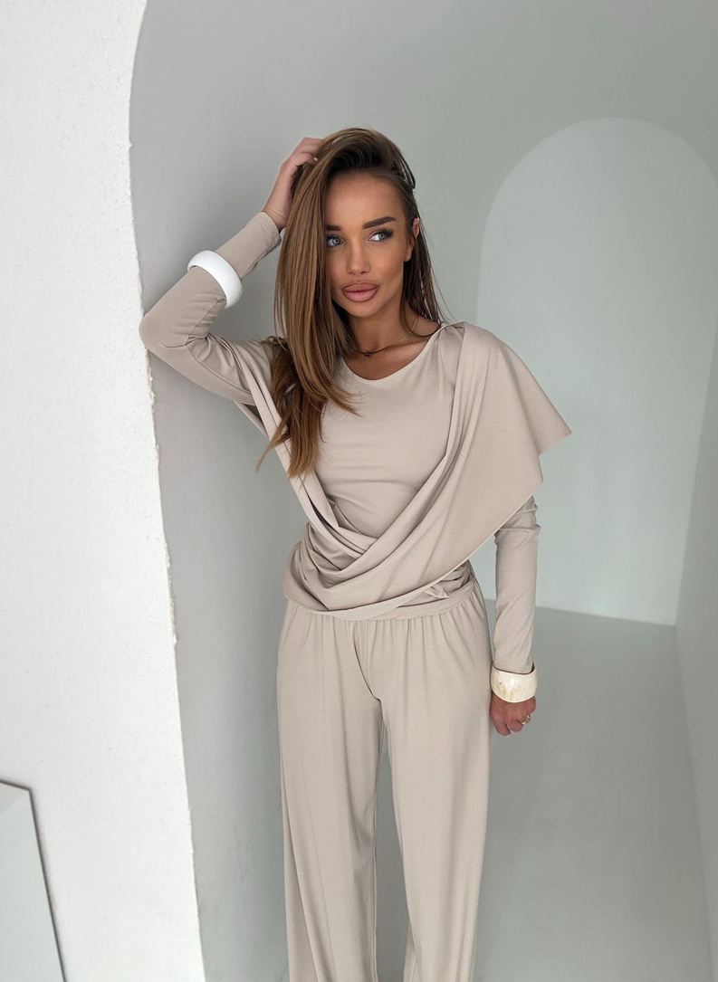 Komplet damski MEDI w kolorze jasnobeżowym