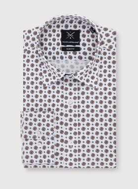 Biała koszula w wyrazisty wzór