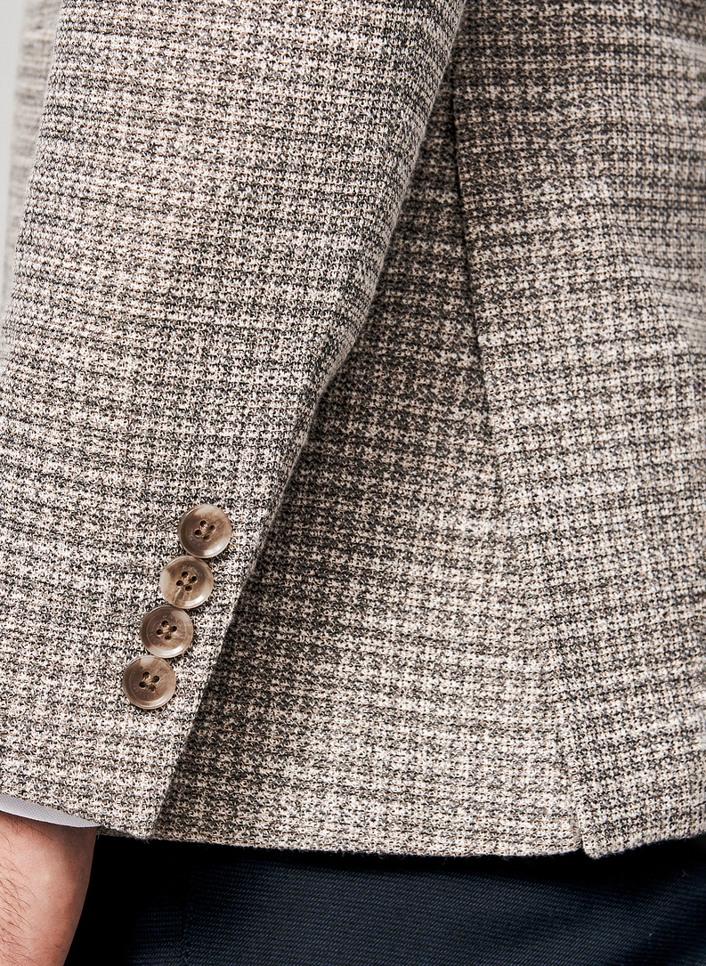 Beżowa marynarka w pepitkę