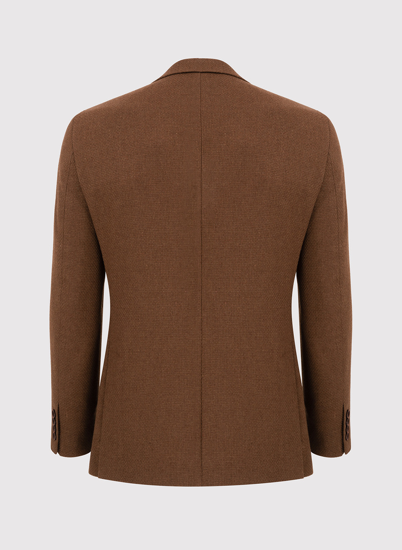 Brązowa marynarka casualowa o widocznej fakturze