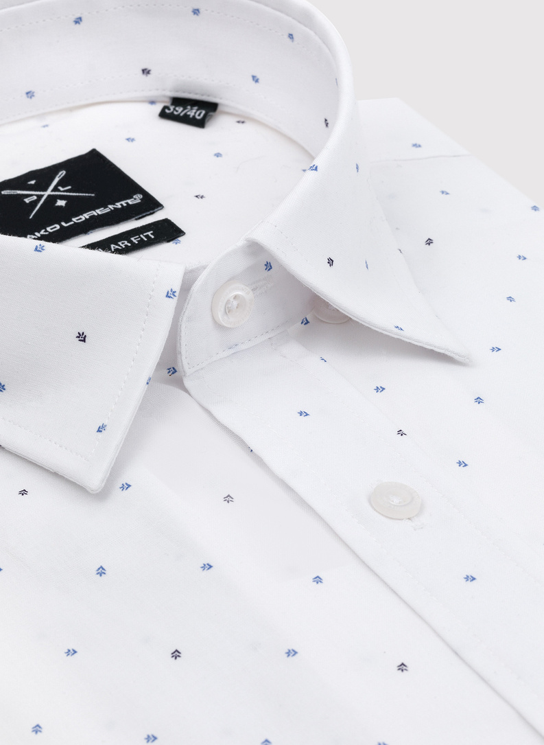 Biała koszula w mikrowzór