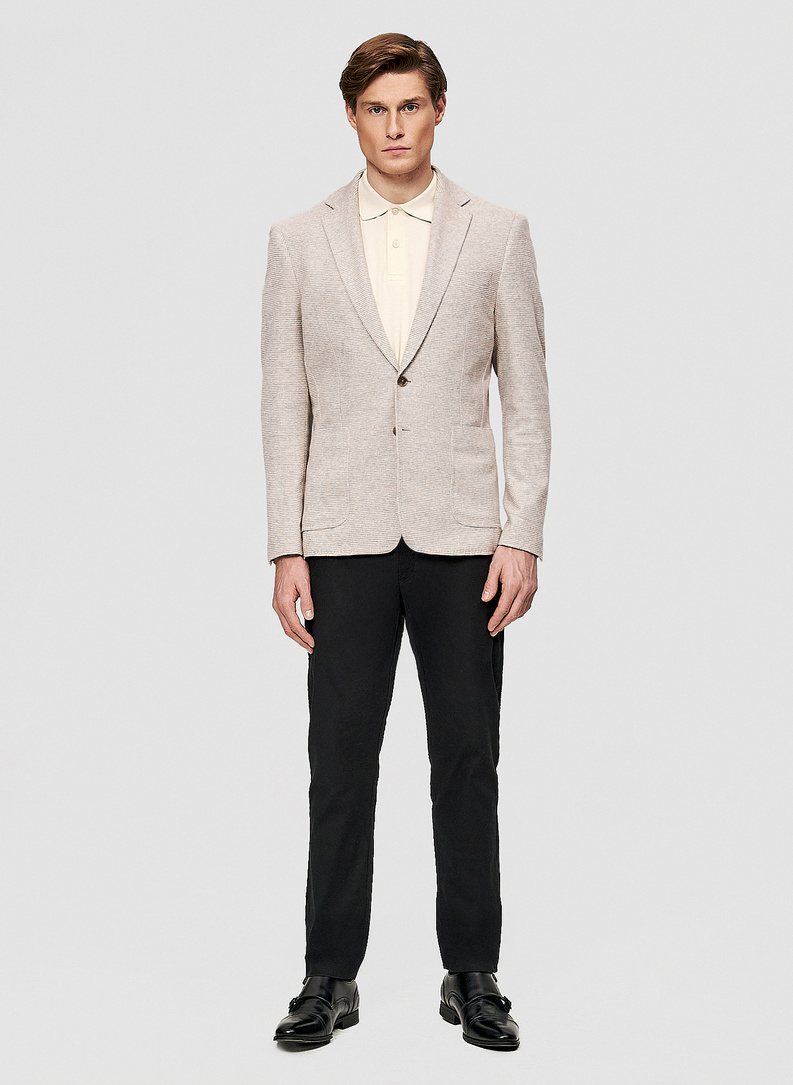 Beżowa marynarka w pepitkę