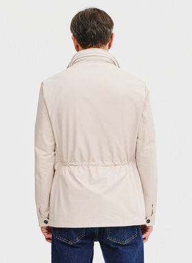 Wiosenna kurtka w kolorze beżowym