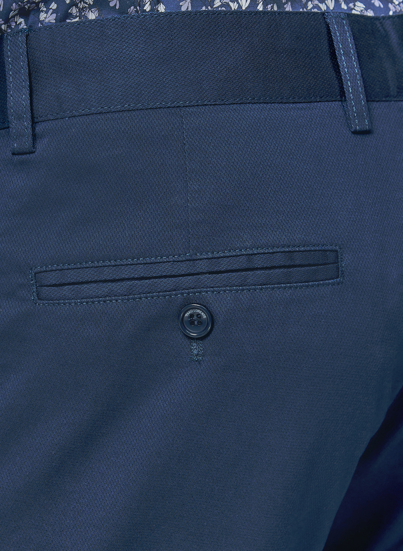 Granatowe spodnie casual