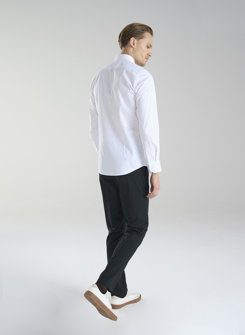 Biała koszula męska w czarne kropki