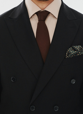 Dwurzędowa czarna marynarka garniturowa