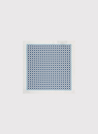 Biała poszetka w mikrowzór