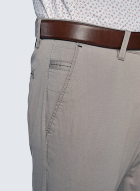 Męskie basicowe spodnie w kolorze khaki