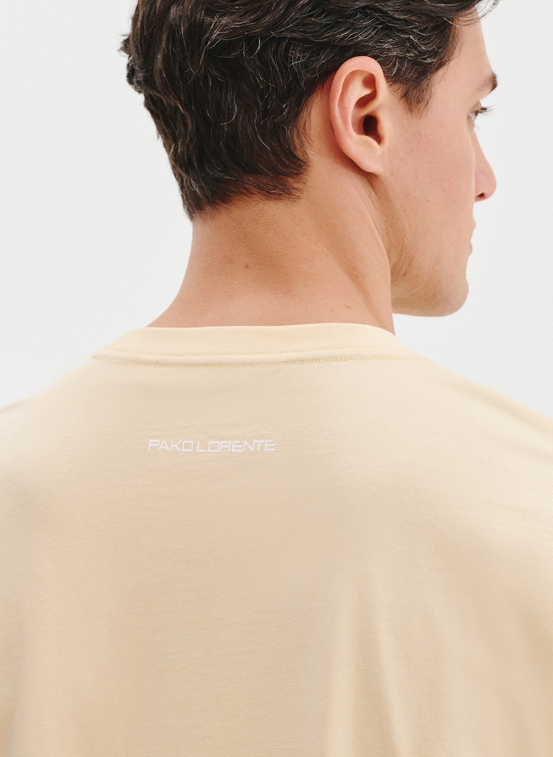 Beżowy t-shirt oversize