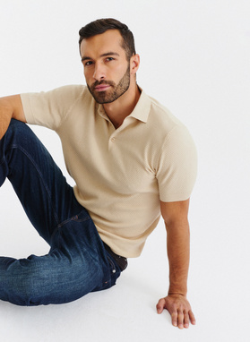 T-shirt polo o ciekawej fakturze w kolorze ecru