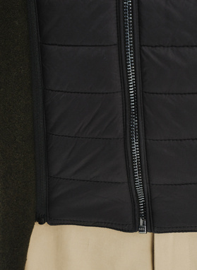 Wełniany płaszcz męski w kolorze zielonym