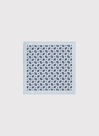 Jasnoniebieska poszetka męska we wzory