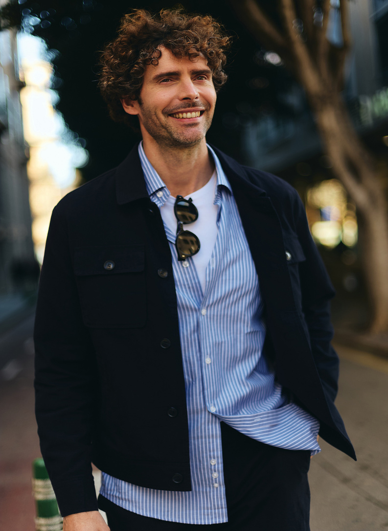 Niebieska koszula męska w paski