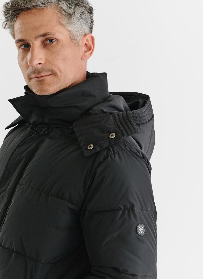 Czarna zimowa kurtka męska