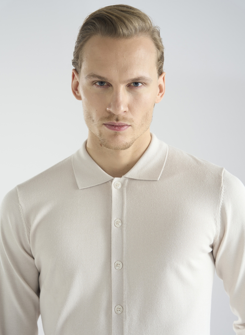 Beżowy kardigan z kołnierzykiem 