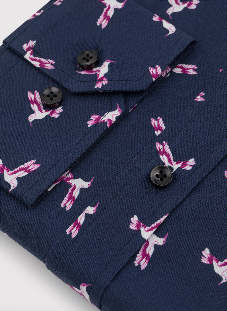 Granatowa koszula w kolibry