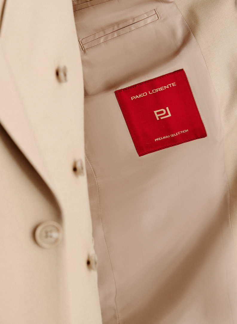 Beżowy wełniany garnitur męski