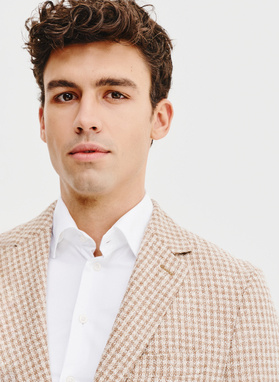 Beżowa marynarka w pepitkę