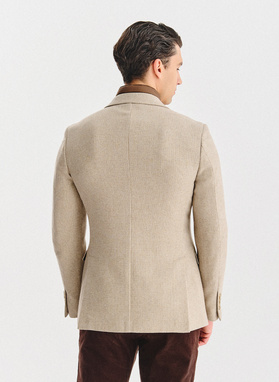 Beżowa marynarka męska z odpinaną stójką