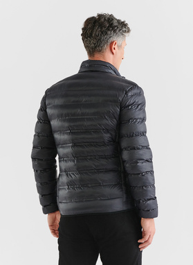 Krótka pikowana kurtka w kolorze czarnym