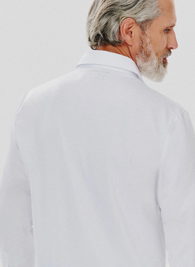 Gładka koszula męska w białym kolorze