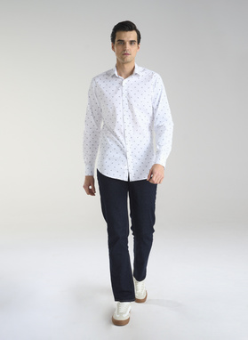 Biała koszula w palmy