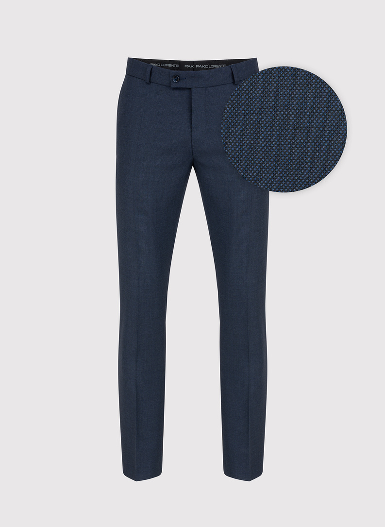 Dwuczęściowy garnitur męski w kolorze granatowym