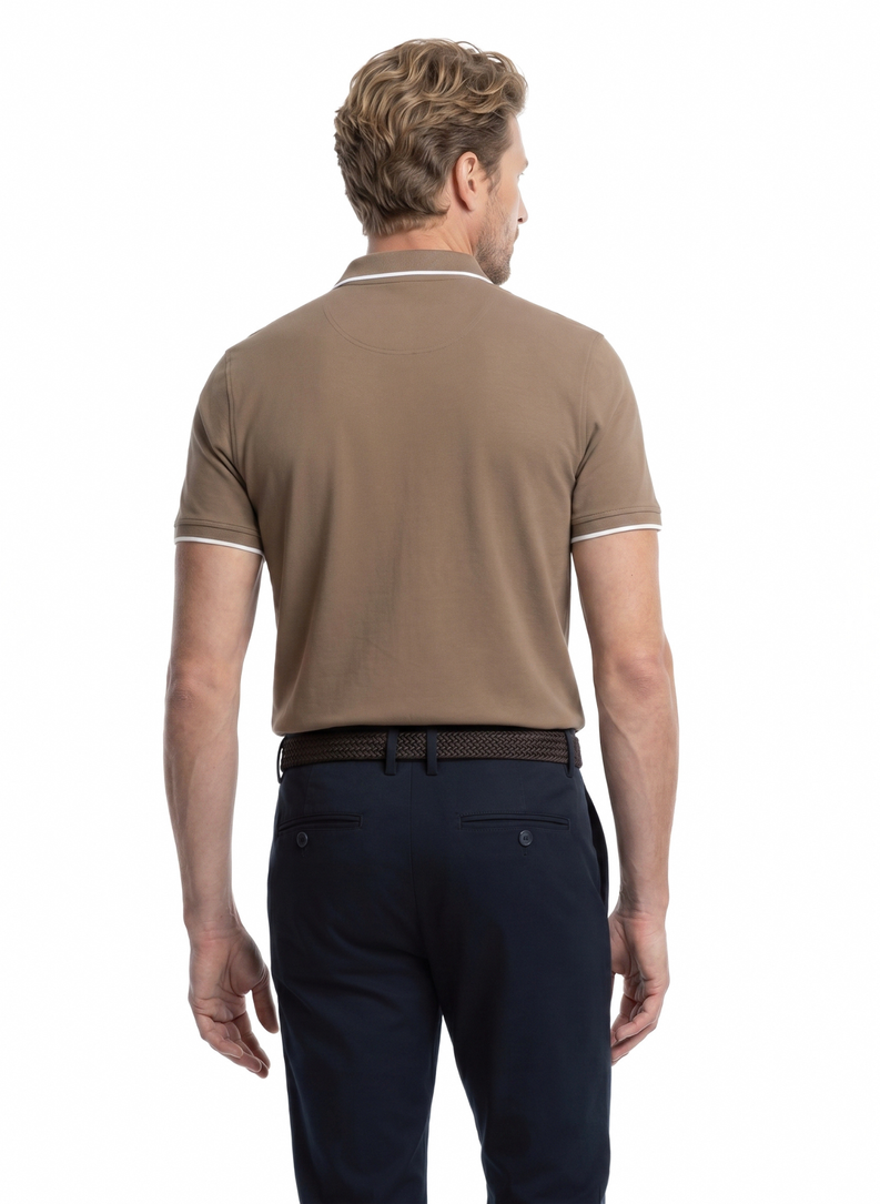 Brązowy t-shirt polo