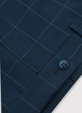 Męskie spodnie garniturowe w kolorze granatowym w niebieską kratkę
