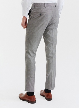 Garnitur męski w kratę w brązowych tonach