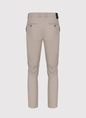 Męskie spodnie w kolorze beżowym