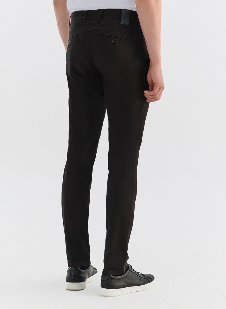 Ciemnobrązowe spodnie męskie o kroju Slim Fit
