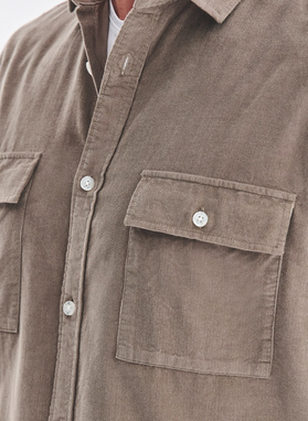 Brązowa koszula sztruksowa z kieszeniami na piersi