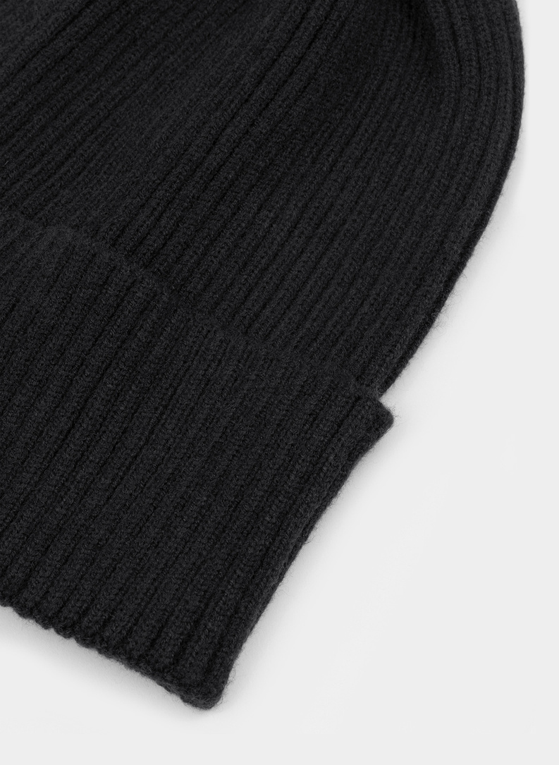 Czarna czapka P21WF-CX-004-C