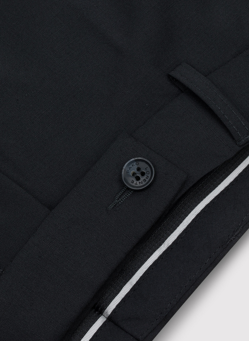 Gładki czarny garnitur męski