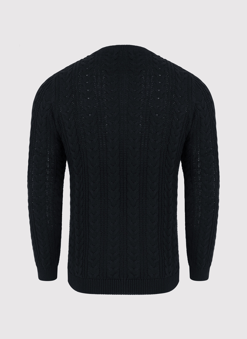 Czarny sweter męski o warkoczowym splocie
