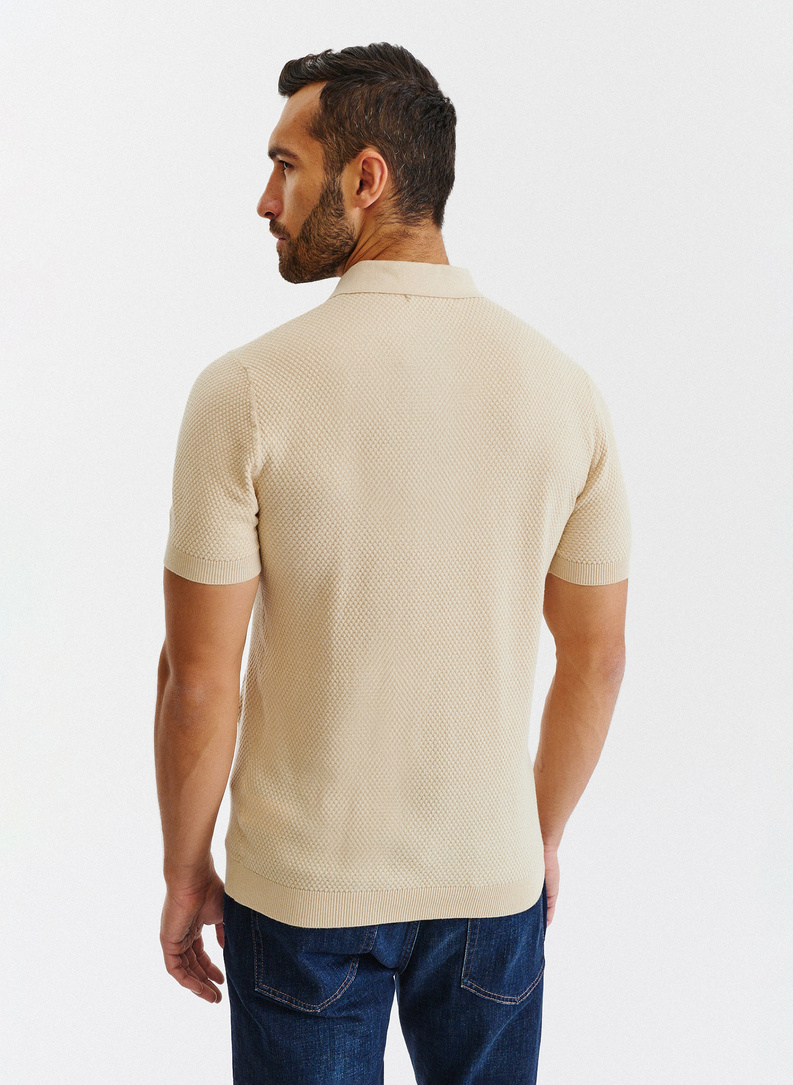 T-shirt polo o ciekawej fakturze w kolorze ecru