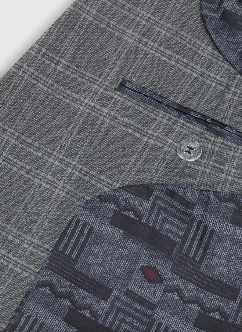 Szary męski garnitur w kratkę