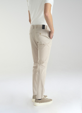 Beżowe gładkie spodnie męskie chino