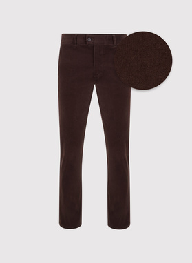 Brązowe spodnie sztruksowe