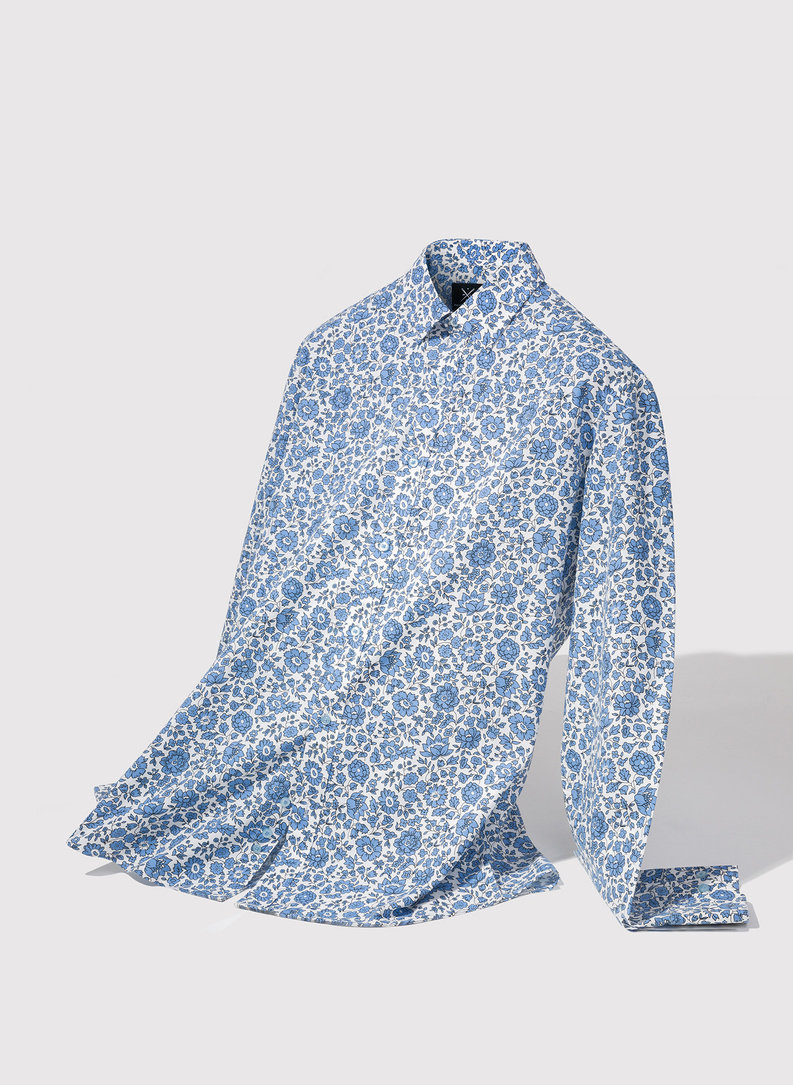 Biała koszula w niebieskie kwiaty 