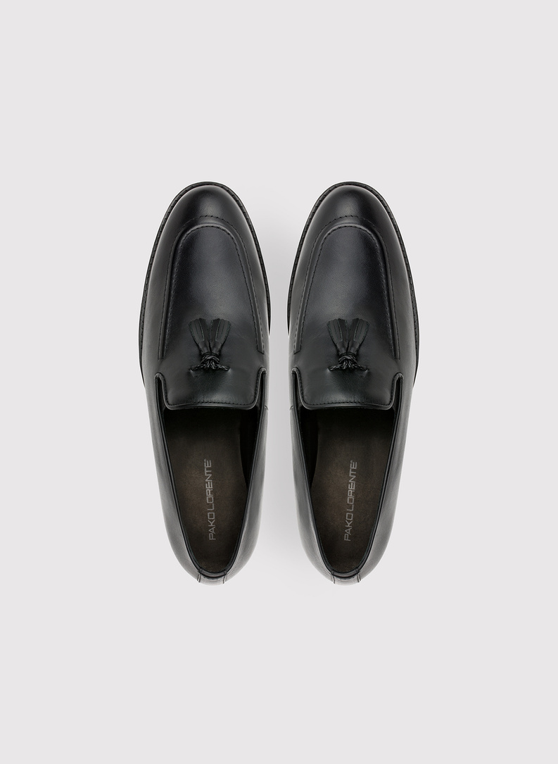 Czarne loafersy męskie z frędzlami