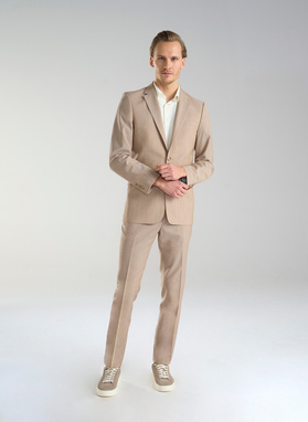 Beżowy wełniany garnitur męski 
