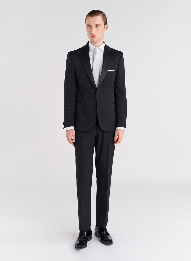 Czarna marynarka smokingowa w mikrowzór 